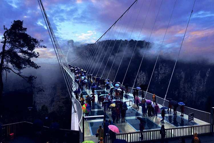 長(zhǎng)沙出發(fā)到張家界玻璃橋、天門山、玻璃棧道、鳳凰古城3日游