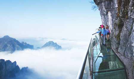 張家界國家森林公園、天子山、袁家界、金鞭溪、十里畫廊、玻璃橋、天門山、玻璃棧道兩晚三日游